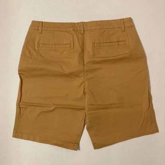 Amazon Essentials | NWT Women’s Bermuda Shorts - Picture 3 of 6